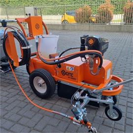 Airless machine with battery pump drive