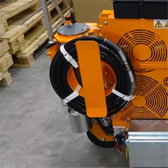 Holder for 15 meter paint hose