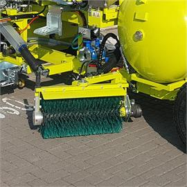 Hydraulic brush for pre-cleaning