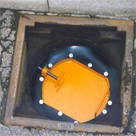 Manhole shut-off plate for rainwater inlets with inner diameter approx. 350 mm
