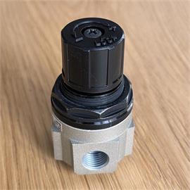 Pressure regulator 1/4 inch for color or pressure system