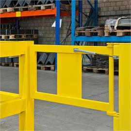 Porta a ringhiera BLACK BULL con montante a gas