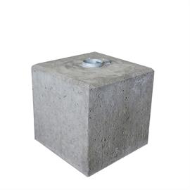 Betongblock med markhylsa med låsanordning